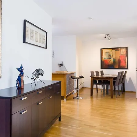 Spacious, Modern Apt, Central Location, Sleeps 7 아파트 베르겐