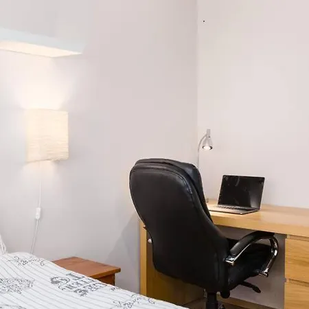 شقة Spacious, Modern Apt, Central Location, Sleeps 7 برغن